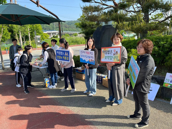 사진(연산중학교, 학부모회와 함께하는 아침밥 먹기)