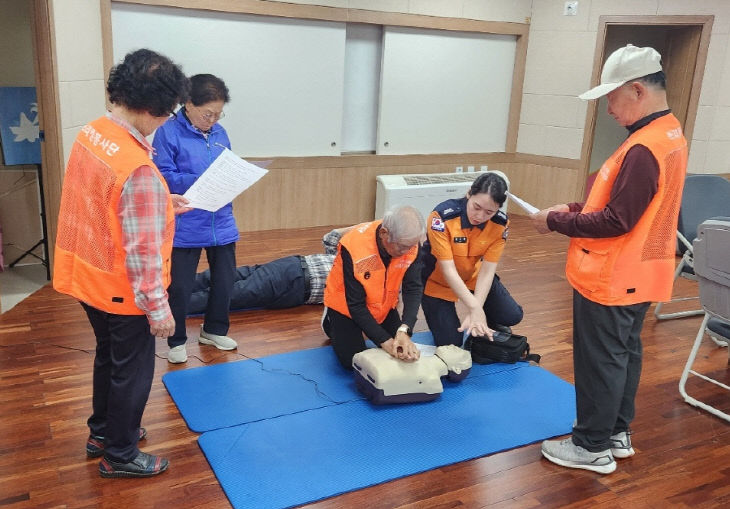 어르신 심폐소생술 관련 사진