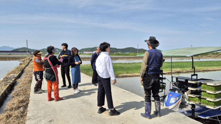 모내기 현장 방문하여 농업인 격려