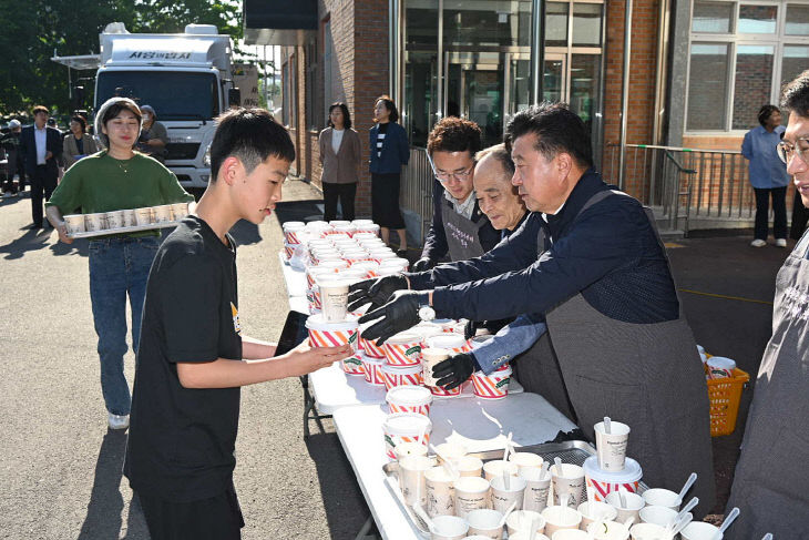 7.예산중학교에서 진행된 청소년 아침밥 나눔 캠페인 모습 (1)