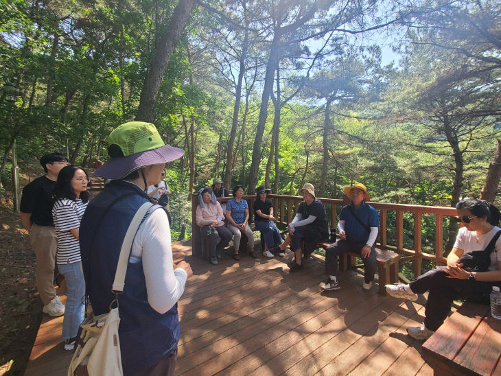 예산 응봉초, 교직원과 봉수산 자연휴양림 숲체험 실시1