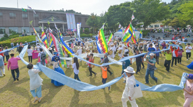 제34회 한산모시문화제에서 시연되는 저산팔읍길쌈놀이 모습