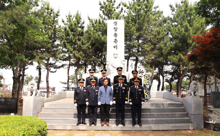 240605 고창경찰서  제69회 현충일 맞아 경찰충혼비 참배