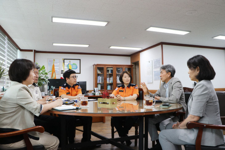 중간 한선 김포소방서장, 오른쪽 최문갑 김포시보건소장