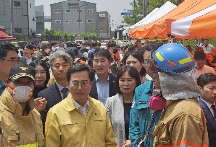 화성시의회 경환위, 전곡산업단지 ‘화재 현장’ 방문