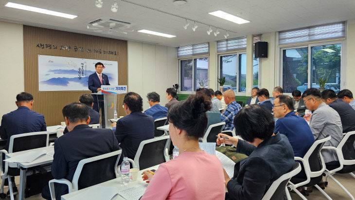 박범인 금산군수,추임 2주년 기자회견