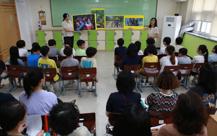 탄천초에서 진행한 교과연계 교육연극 수업나눔 현장 사진 (1)