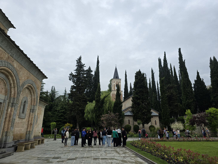 성년 니노의 무덤이 있는 곳 보드베성당