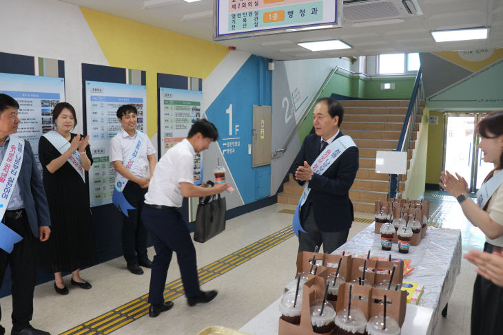 서천교육지원청이 실시한 츨근길 청렴캠페인