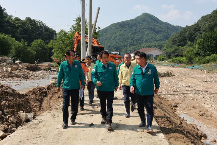 1. 정영철군수 김영환지사 현장 점검 (2)