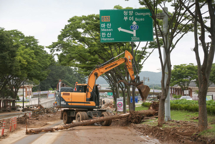 집중호우 도로 장비복구