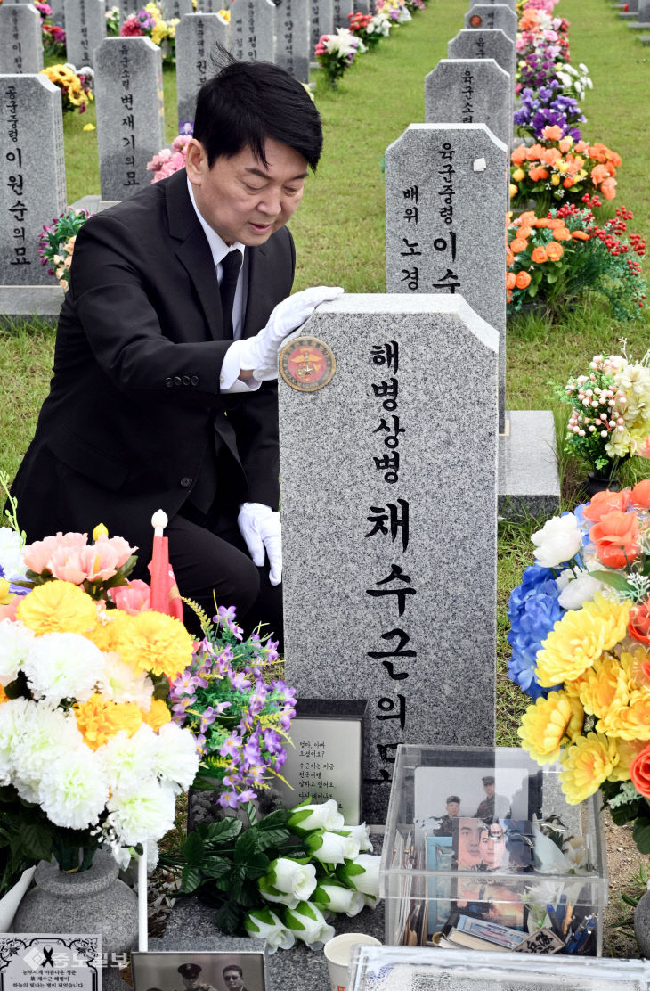 20240717-안철수 채 상병 묘역 참배2