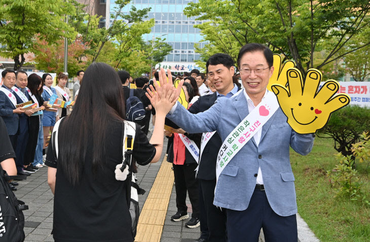 2.경북교육청, 등굣길 학생 마음건강 지원 캠페인 실시-02