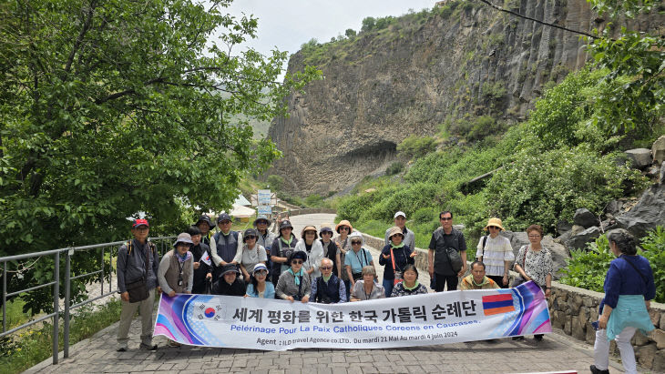 가르니 아자트계곡에서 순례자들