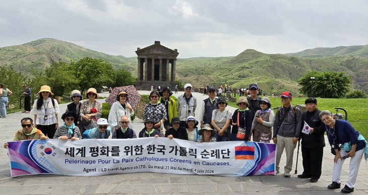 아르메니아 가르니신전에서 단체