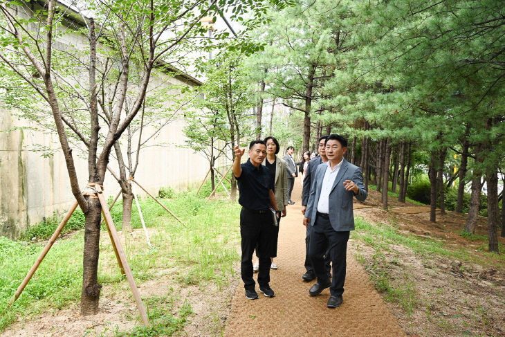 의정부시, 용현산단 인근 녹지에 주민 힐링쉼터 '산책길' 조성