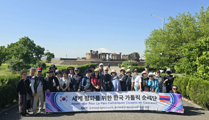 아라라트산이 보이는 아르메니아의 즈바르노츠수도원.