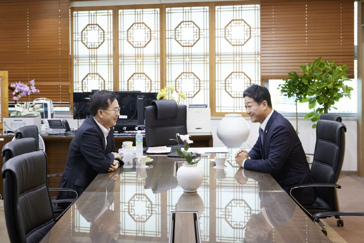 경기도의회 김진경 의장, ‘김동연 경기지사’ 공감대 형성