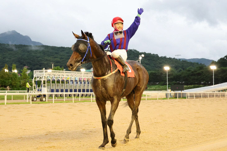 한국마사회, 글로벌히트 김혜선 기수