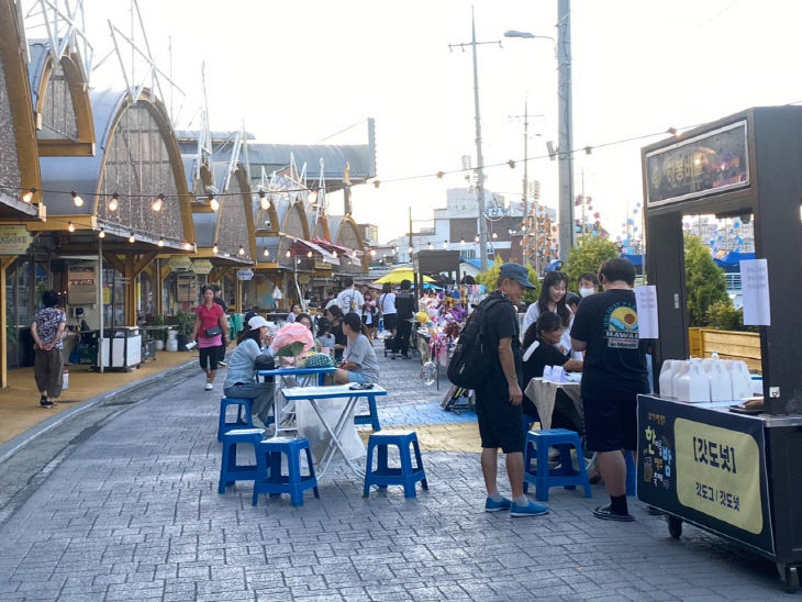 한여름 밤 맥주 축제장