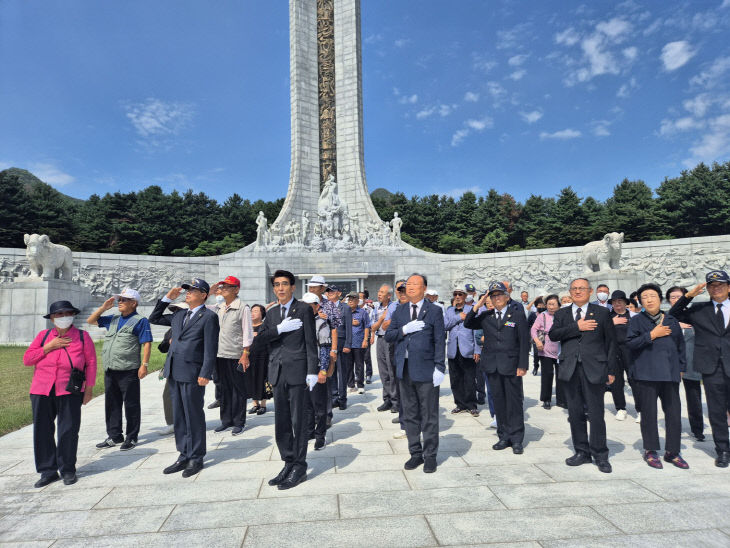 1-4 보훈가족 국립현충원 참배