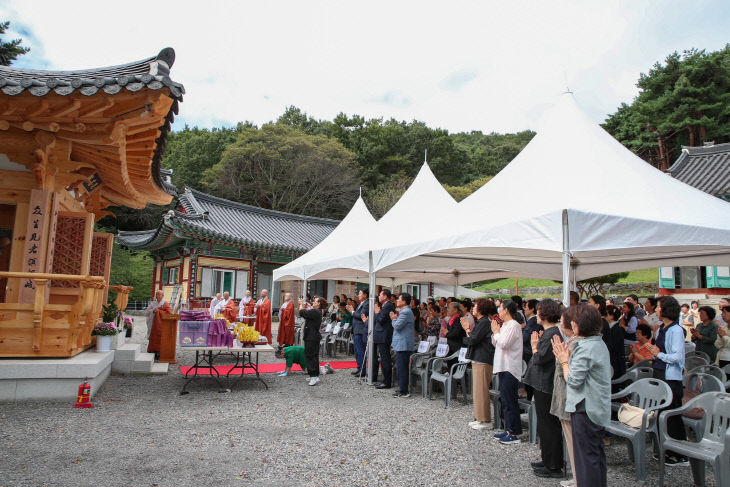 사본 -(사진2) 금동비로자나불삼존좌상 봉안식(4)