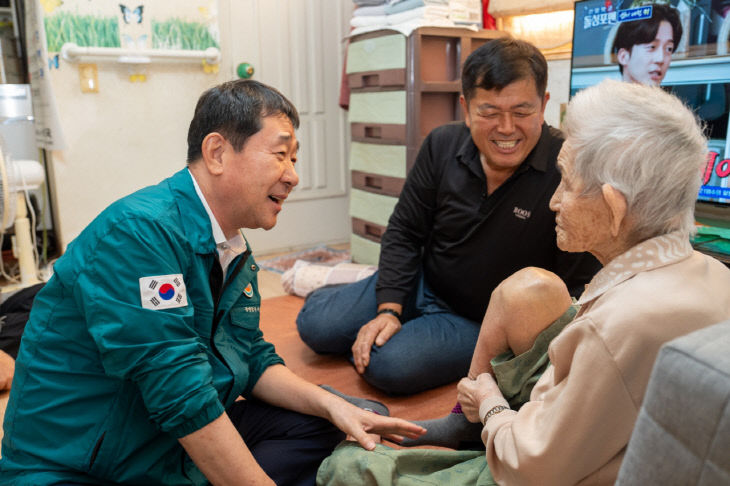 이재영 증평군수 최고령 어르신(정원순 101 세) 위문 1