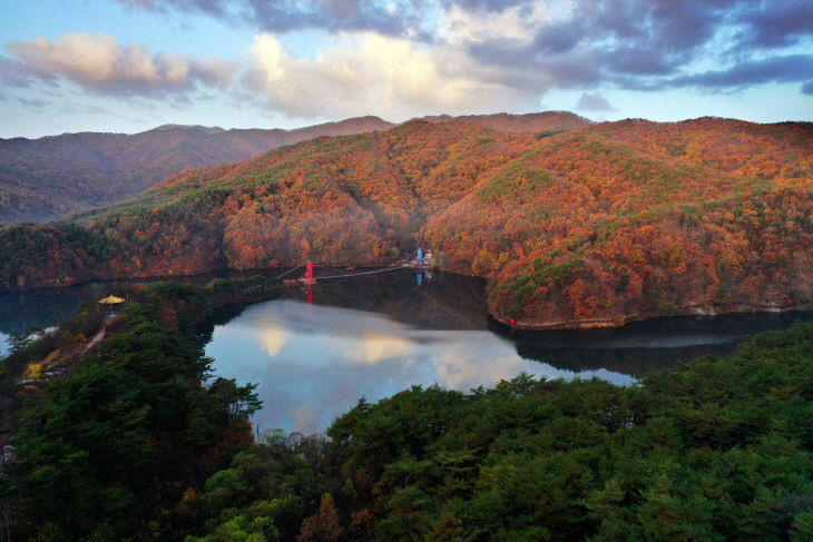 칠갑산도립공원_천장호_출렁다리_일출