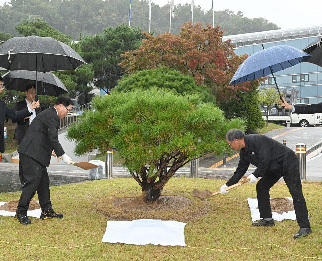 양주시, '시 승격 21주년 기념식수 행사' 개최