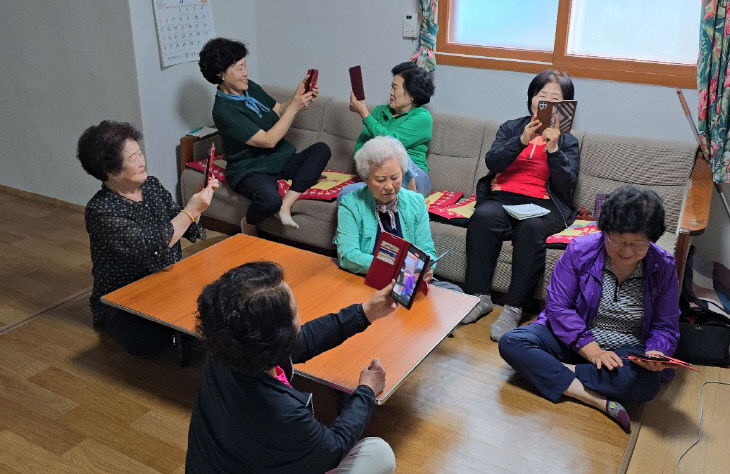 보도 2) 경로당 스마트폰 활용 교육 (1)