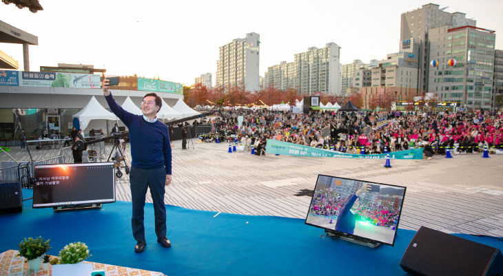 김동연 경기도지사, 열린소통 ‘도민 피크닉’ 맞손 토크