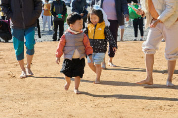 1. 아산시 ‘제1회 궁평저수지 맨발 황톳길 걷기 축제’