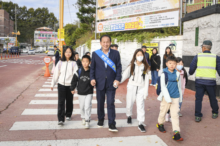 5-2. 1029 문경시 사진자료(등굣길교통안전캠페인)-교통행정과3