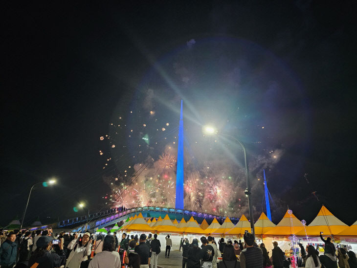 대형 불꽃쇼, 마산가고파국화축제