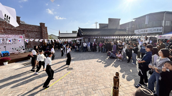 강경고을만세축제장면 (2)