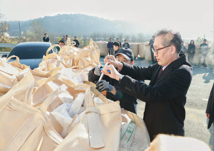 5. 유득원 부시장, 공공비축미곡 매입 검사현장 방문_사진1