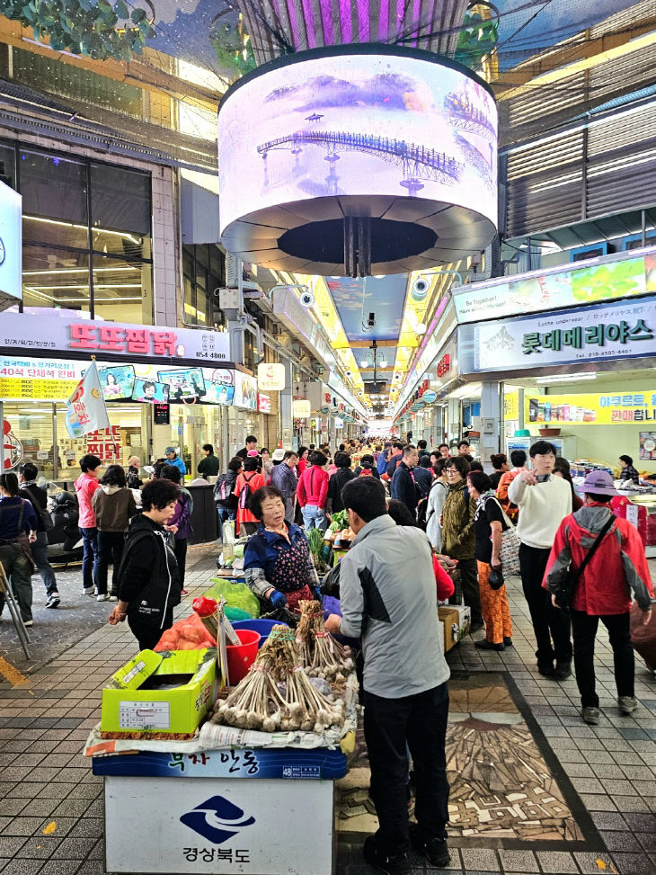 1107 안동시 ‘전통시장 왔니껴 투어’ 성황 (1)