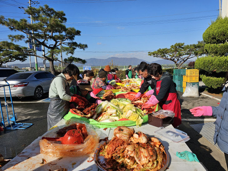 사리면 새마을회, 김장 나눔으로 이웃사랑 실천1