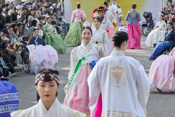 아산시 “황금빛 문화예술 속으로 스며들다”  (3)