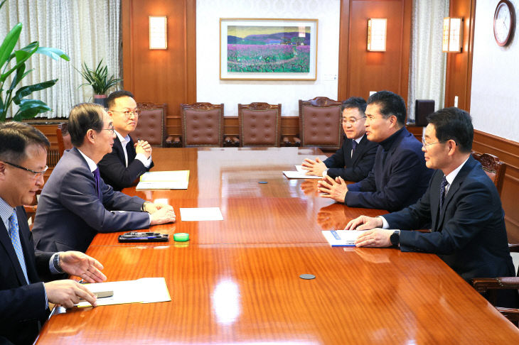 권익현 부안군수, 한덕수 국무총리 명단 현안사업 건의 (2)