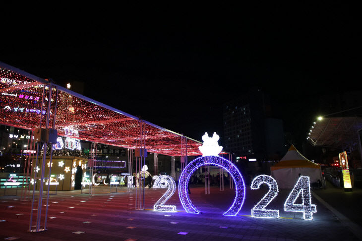 창원시, 지역 상권 활성화 이끄는‘빛의거리’ 점등