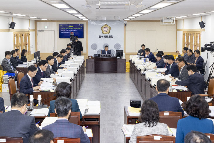 예산결산특별위원회_심사_사진1