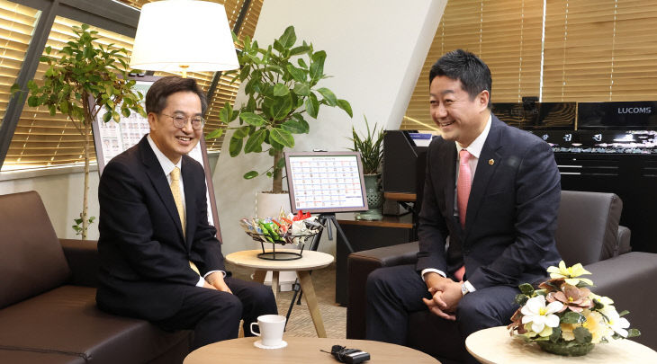 김동연 경기지사 ‘도의회 김진경 의장’ 요청.