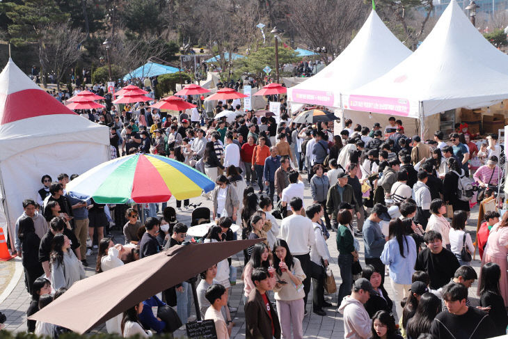 여기는 지금 논산 딸기 축제 (3)