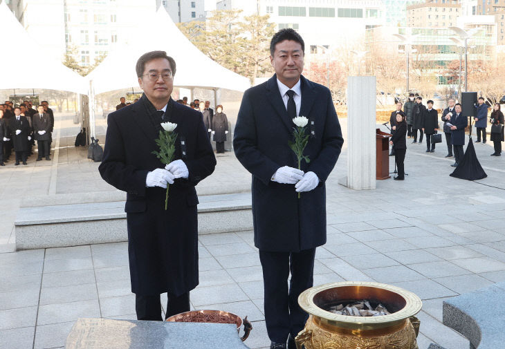 경기도의회 김진경 의장, 새해맞이 ‘현충탑’ 참배