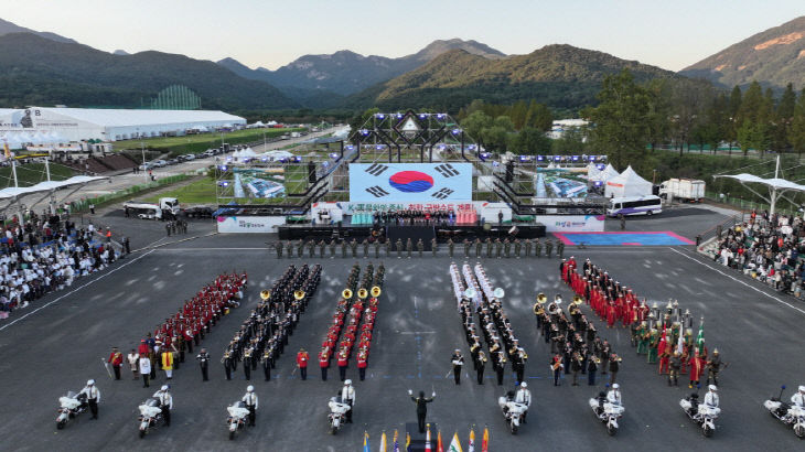 [크기변환](군문화축제 개막식 군악의장대 도열 모습)