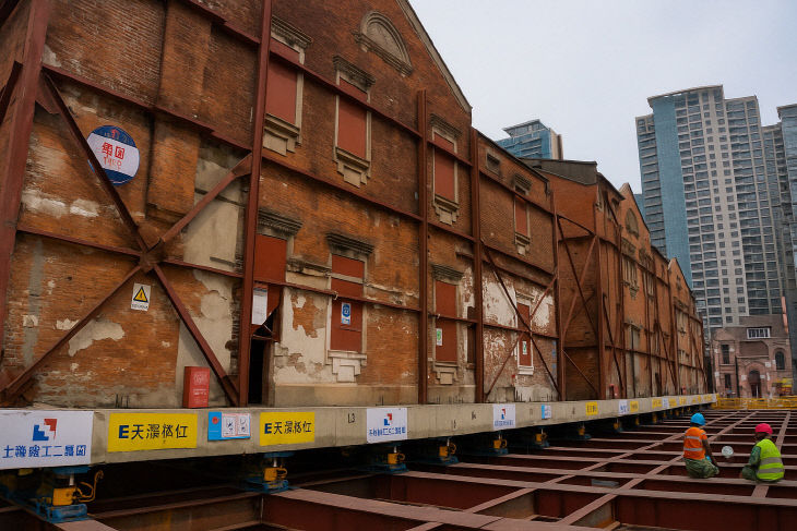 1. 짐을 챙길 필요도 없습니다._백문연(본인제공,AI)