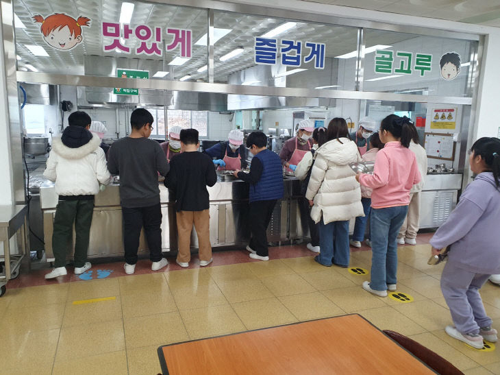 급식 제공 사진