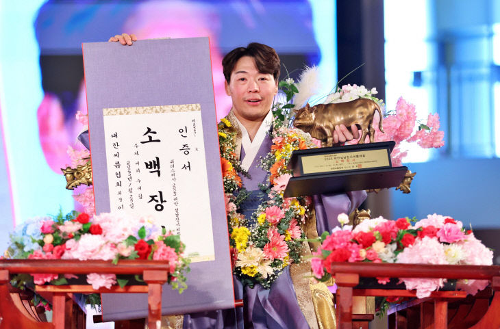 증평군 설날장사씨름대회 이완수 소백장사 등극 6