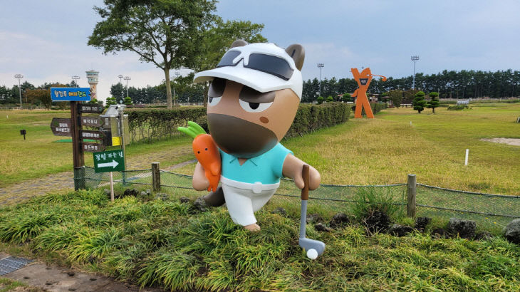 한국마사회, 렛츠런파크 제주에 설치된 말마 조형물